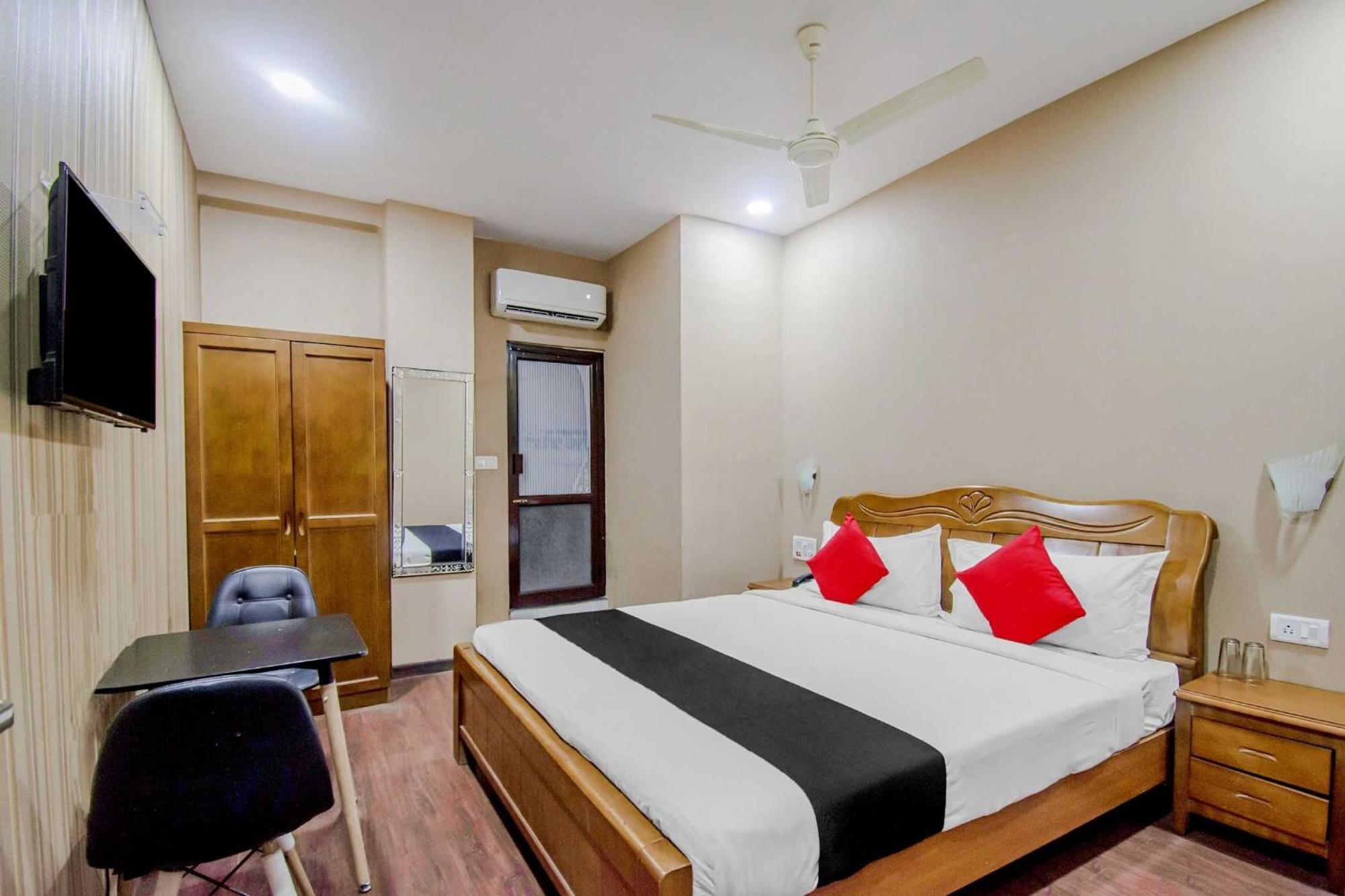 Collection O Mg Guest House Колката Екстериор снимка