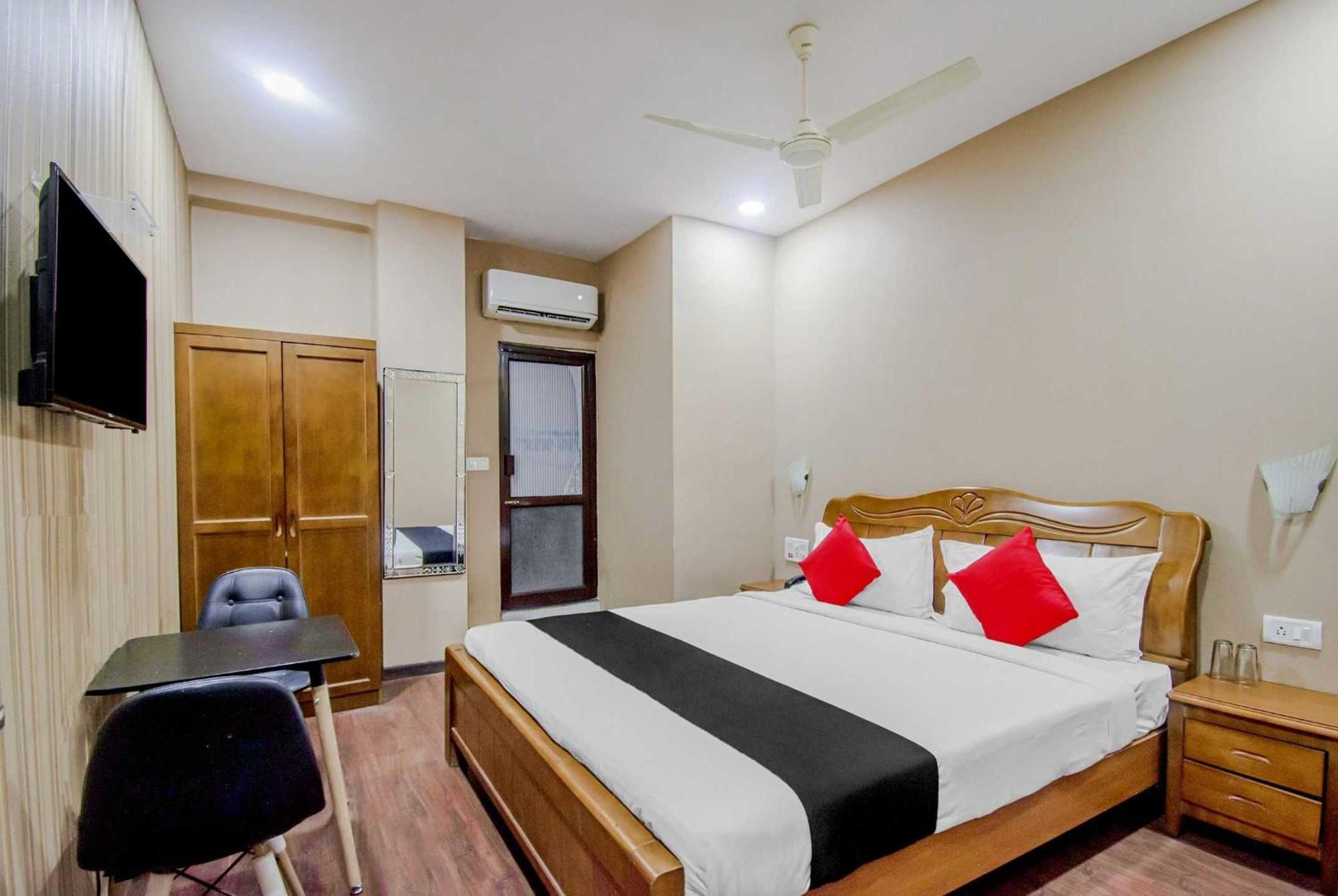 Collection O Mg Guest House Колката Екстериор снимка